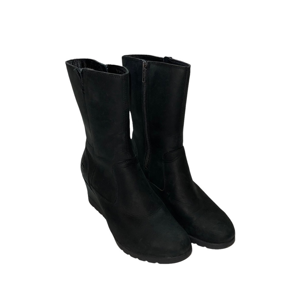 UGG Woman Leather Shoes Size 8 !